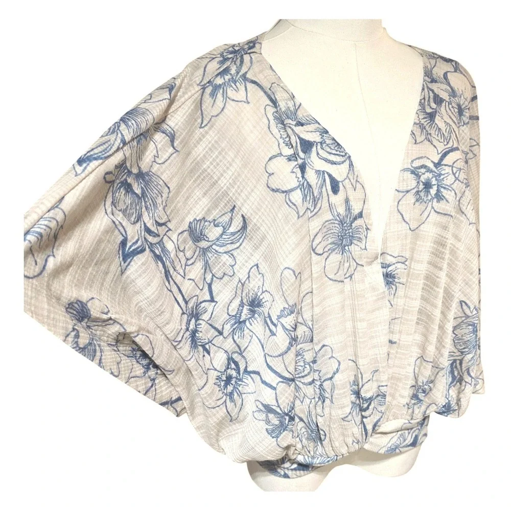 Free People Blue Floral‎ Print Dolman Sleeve V Neck Kimono Style Top M